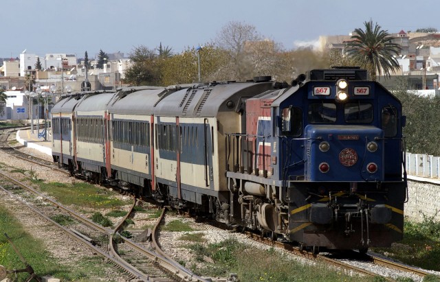 train-640x411