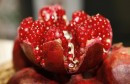 pomegranate-open-196800_640-465x310